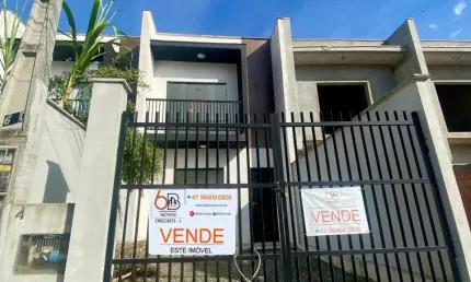 Casa com 2 quartos à venda na Rua Campo Mourão, Petrópolis, Joinville
