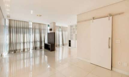 APARTAMENTO    PARA LOCAÇÃO      NO ITAIM  BIBI     COM 130  METROS  COM 4 QUARTOSE  SENDO UMA SUITES   UMA VAGA DE GARAGEM