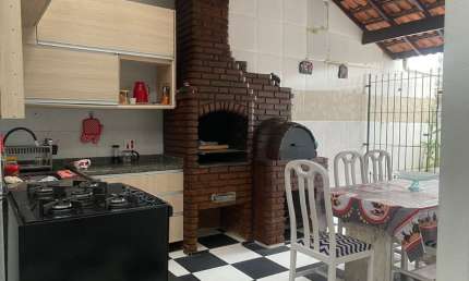 CASA   AVENDA  NA PRAIA GRANDE COM 123 METROS 2 DORMITORIOS 3 VAGAS DE GARAGEM
