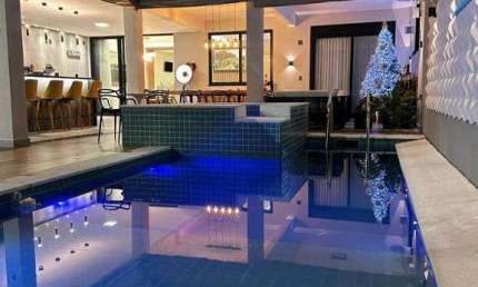 Sobrado com 3 dormitórios à venda, 374 m² por R$ 1.490.000,00 - Villa Branca - Jacareí/SP