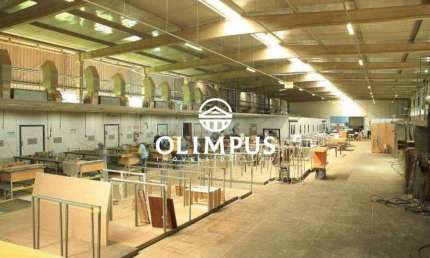 Galpão/Depósito/Armazém para aluguel com área construída de 2.539m² e ótima estrutura em zona estratégica de Uberlândia.