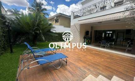 Linda casa estilo sobrado em condomínio fechado com aproximadamente 397 m²