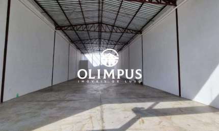 Excelente galpão de 300m² que pode ser revestido para loja.