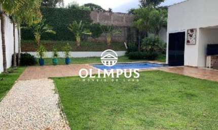 Belíssima casa de luxo, estilo sobrado, em uma excelente localização no bairro Cidade Jardim.