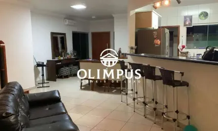 Belíssima casa em uma excelente localização no bairro Alto Umuarama.