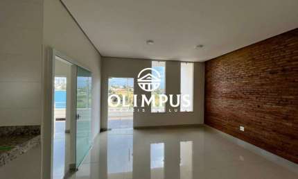 Belíssima casa de 250m² cm excelente localização, dispondo de ótimo acabamento.