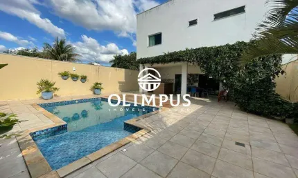 Excelente casa, dispondo de fino acabamento no bairro Jardim Karaíba.