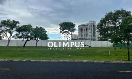 Excelente lote de 620m² dispondo de excelente localização no bairro Jardim Karaíba dentro do condomínio Vila dos Ipês.