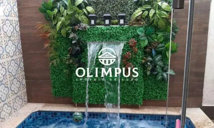 Linda casa com 160m² de área construída, no Bairro Brasil, com 3 quartos e piscina - Uberlândia/MG