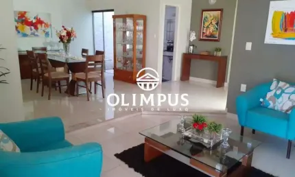 Bela casa com 213m² em terreno de 300m², localizada na Zona Sul de Uberlândia/MG.