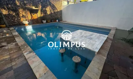 Casa sobrado com área de 550m2 em um excelente bairro