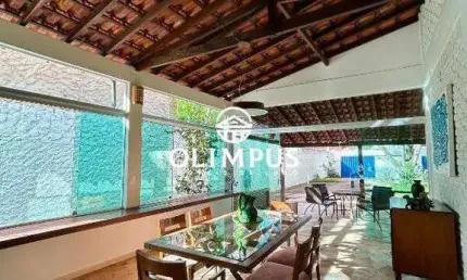 Casa estilo sobrado em um bairro nobre de Uberlândia