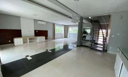Belíssima casa de luxo, estilo sobrado, no condomínio Paradiso Ecológico.