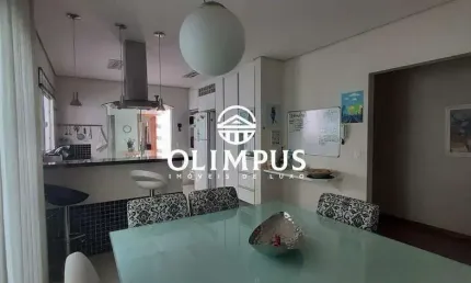 Linda casa de 175m² com excelente acabamento, dispõe de ótima localização.