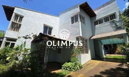 Lindo sobrado de 200m² em terreno de 864m² com ótima localização em Uberlândia.