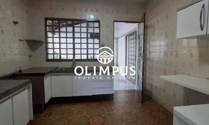 Casa com 4 quartos para alugar no Tabajaras, Uberlândia 