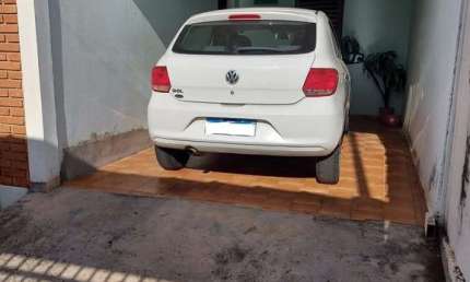 Casa - 3 Dormitorios (sendo 1 suíte), WC. Social, Sala, Copa, Cozinha, A.S., Quintal, 3 vagas de garagem (sendo 1 coberta). Excelente localização.