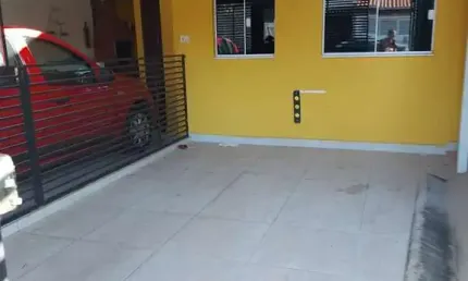 SÃO 2 CASAS - CASA - Piso Térreo 2 Dormitórios, WC. social, Sala de jantar, Sala de estar, Cozinha, A.S., Churrasqueira, 1 Vaga de garagem coberta, Portão eletrônico. CASA - Piso Superior 2 Dormitório
