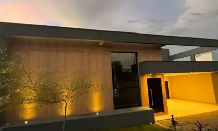 Casa - 3 suítes, escritório, sala de estar com pé direito duplo, sala de jantar, lavabo, cozinha americana com armário/coifa/cooktop, área gourmet com armário, lavanderia, 4 vagas de garagem(2 vagas d