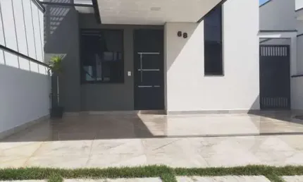 Belíssimo sobrado no vila ytu  a/t: 150m; a/c: 125m; 3 dormitórios com sacada, sendo uma suíte com closet; banheiro social; sala 2 ambientes integrados com a cozinha; cozinha planejada e com coifa;  l