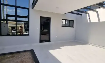 Venha conhecer essa incrível casa em condomínio no jardins do império, indaiatuba-sp! casa com 3 quartos, 1 suíte, 2 salas, 2 banheiros, 2 vagas e 110m².