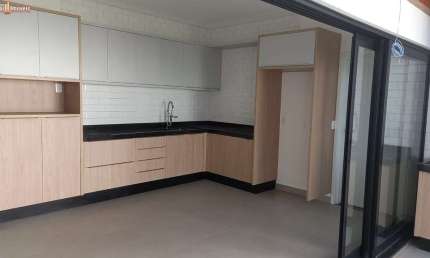 Casa térrea em condomínio fechado com 3 suítes, uma com closet, 192m²,  área gourmet, recém construída.