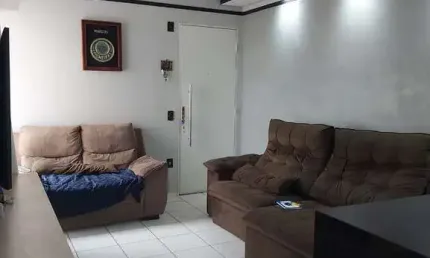 Apto com 2 Dormitorios, WC. social, Sala, Cozinha planejada, A.S., 1 Vaga de garagem descoberta. Excelente localização.