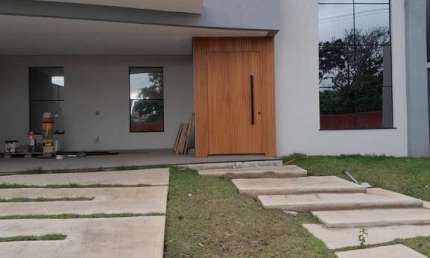Lindo imóvel terreo, condominio Parque Gran Reserve com 3 suítes, Sala ampla, Cozinha, Piscina, area de serviço, garagem coberta para 2 carros.