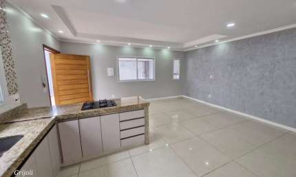 Imperdível casa à venda em Indaiatuba-SP, no Jardim dos Colibris: 3 quartos, 1 suíte, 3 salas, 2 banheiros e 3 vagas de garagem!