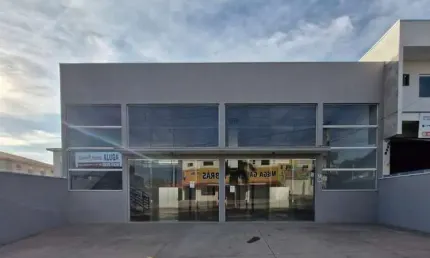 Salão Comercial para Locação em Indaiatuba-SP: Espaço Profissional no Parque Campo Bonito com 2 salas, 6 banheiros e 5 vagas de garagem.