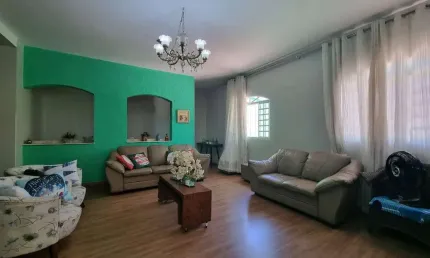 Casa com 5 quartos para alugar no Bancários, Londrina 