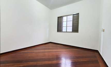 Casa com 3 quartos à venda no Coliseu, Londrina 