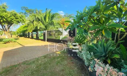 Seu Paraíso Particular: Chácara de Alto Padrão na Riviera do Poente