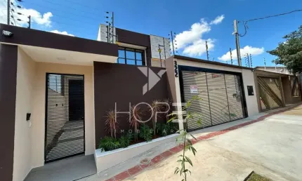 Linda Casa Disponível Para Venda no JD Universitário