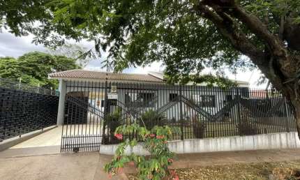 Casa com 3 quartos à venda na Rua Pioneira Ondina Becker Vargas, 657, Conjunto Habitacional Requião, Maringá