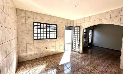 Casa com 2 quartos à venda na Rua Pioneira Maria Lopes, 769, Parque Residencial Aeroporto, Maringá