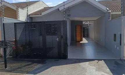 Casa com 3 quartos à venda na Rua Berilo, 99, Jardim Santa Helena, Maringá