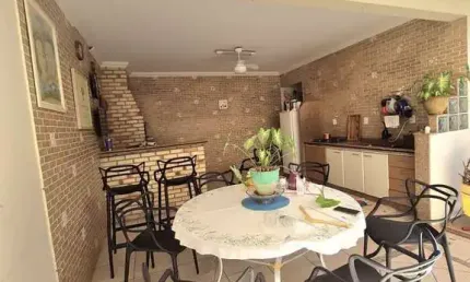 Casa com 4 quartos à venda na Rua Eurilemos, 431, Jardim dos Pássaros, Maringá