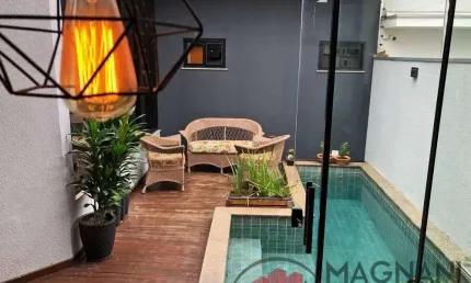 CASA COM PISCINA, 3 QUARTOS, 1 SUÍTE - JARDIM ESPANHA