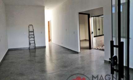 OPORTUNIDADE IMPERDÍVEL na DIVISA DE MARINGÁ! Acabamento moderno✨ 3 quartos, sendo 1 suíte