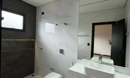 ?✨  Oportunidade Imperdível: Casa Térrea de Esquina à Venda com Amplo Espaço! ✨?
