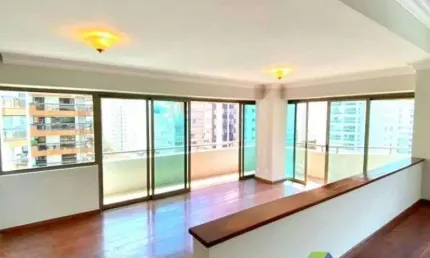 ACLIMAÇÃO Apartamento 192M², 3 suítes, 3 vagas, a 300 metros da estação do metro Vergueiro ótima localização e valor !!!