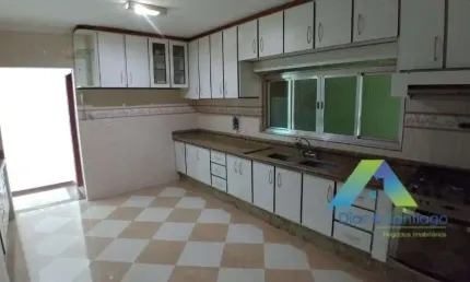 Santo andré sobrado 350m², 3 suítes, espaço gourmet, 5 vagas com ótima localização e valor !!!