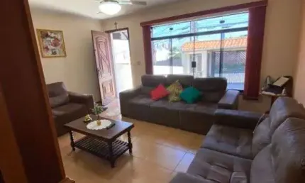 SANTO ANDRÉ  Casa 200M², 3 dormitórios, varanda gourmet, 4 vagas de garagem, ótima localização e valor !!!