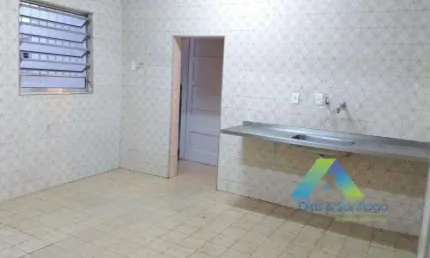 Linda casa 3 dormitórios,sendo 1 suite, 3 vagas de garagem, lavanderia, quintal com localização privilegiada fácil acesso a comércios .