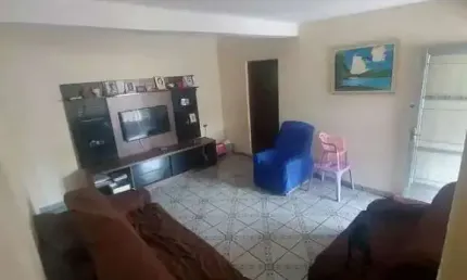 Sobrado com 309M².  04 quartos e 02 vagas a venda R$ 600 - cidade Domitila -sp