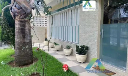 Casa de alto padrão e fino acabamento com 360m² em região privilegiada na região do Jardim da Saúde!