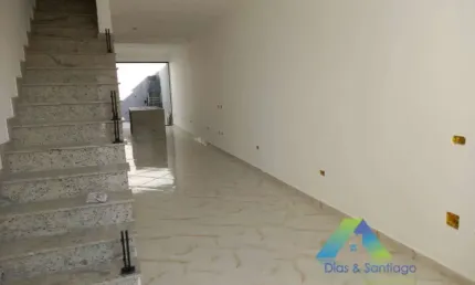 Lindo e novo sobrado com 125 m² em 3 dormitórios, 1 suíte e 2 vagas.