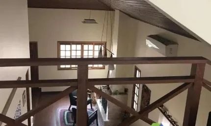 Otima casa com alto Padrão toda reformada com ótima localização.