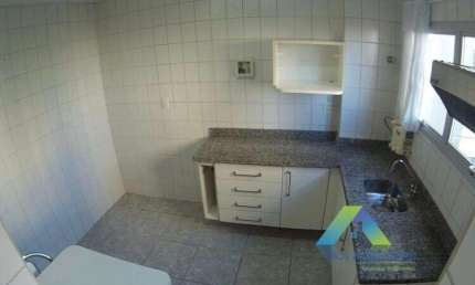 Ótimo apartamento com 2 dormitórios com fácil acesso a comercio e principais avenidas.